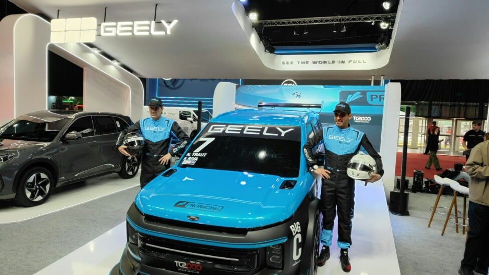 Geely irrumpe en el TC2000 con dos pilotos y una SUV turquesa: el desembarco chino que sacudió la Expo