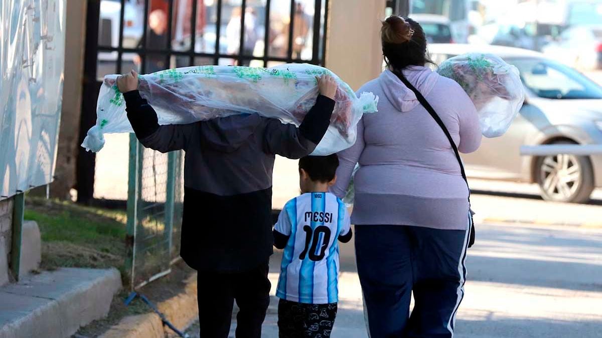 Dos sábados para llenar el changuito: el Mercado Concentrador abre sus puertas con chivito y trucha como estrellas invitadas
