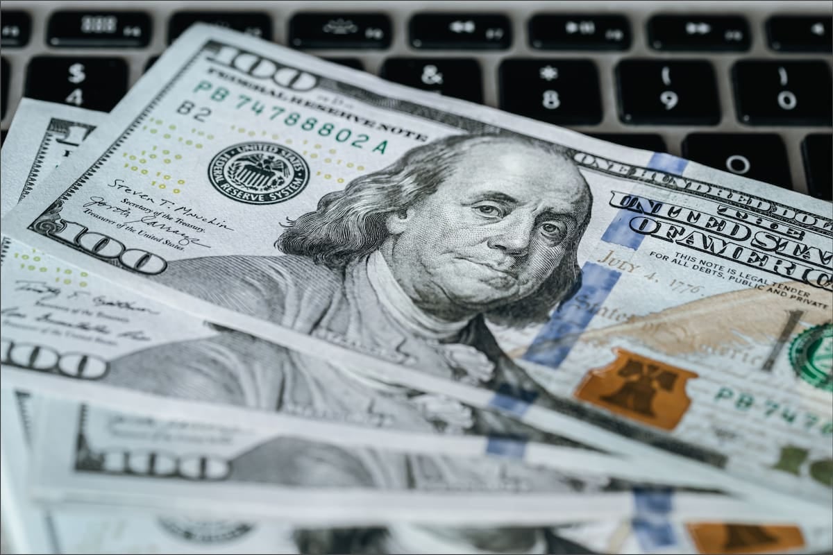 El dólar oficial cerró la semana en $1540 y el blue en $1560, sin movimientos durante el domingo