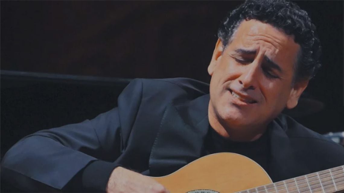 Flórez volvió al Colón y eligió Gardel y Chabuca Granda para bajar la cortina