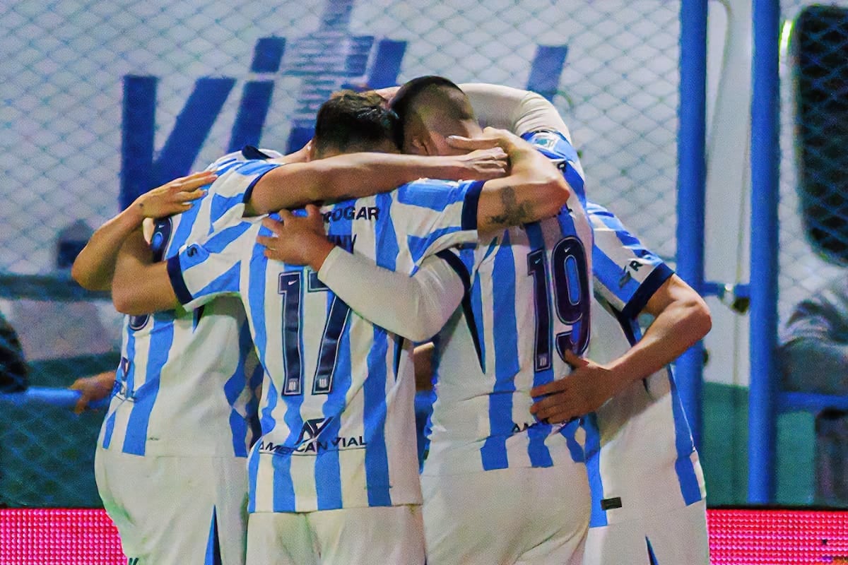 Racing se vistió de alivio y le ganó 2-1 al Estudiantes del Pueblo Viejo en el debut del Chinchi