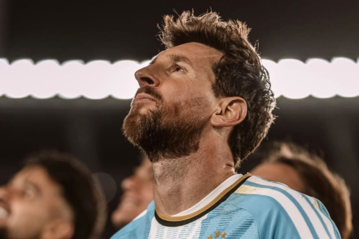 MESSI LE PUSO EL MOÑO A SU CARRERA CON LA CELESTE Y BLANCA EN UNA NOCHE DE MONUMENTAL