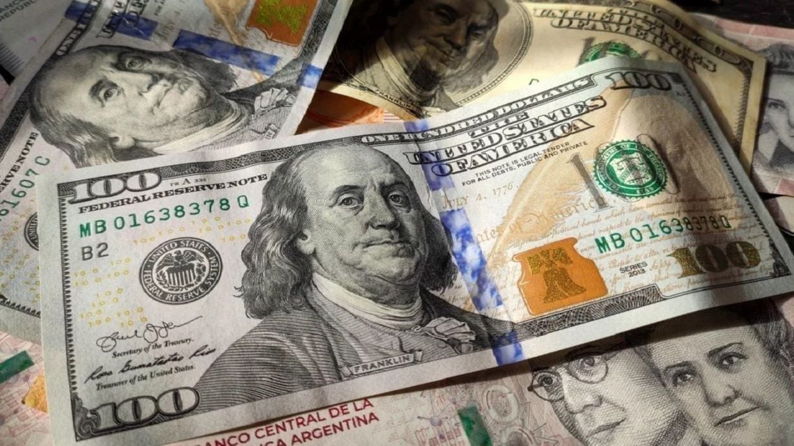 El blue se ancla en los $1.540 y empata con el oficial del Nación en una jornada de calma relativa