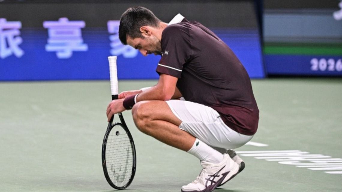 El reloj del serbio: Djokovic se quedó sin aire en Shanghái y ahora depende de un milagro en París
