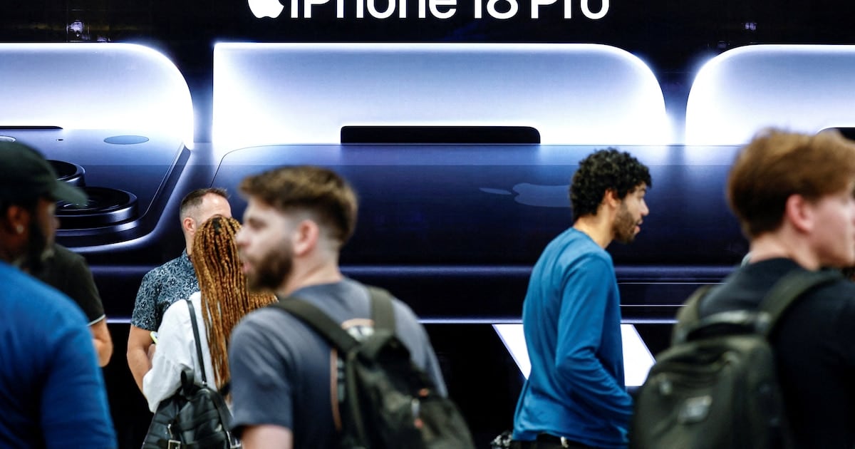La fiebre de la memoria por la IA encarece los teléfonos y complica a Apple