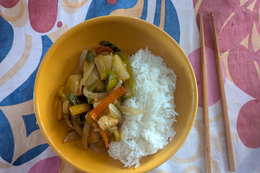 Tofu agridulce con piña: el falso chino que te salva la cena del martes