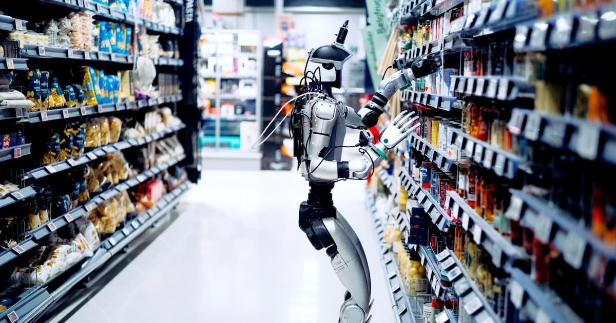 Robots humanoides entrenan de madrugada en los supermercados de Dinamarca para reponer góndolas sin clientes