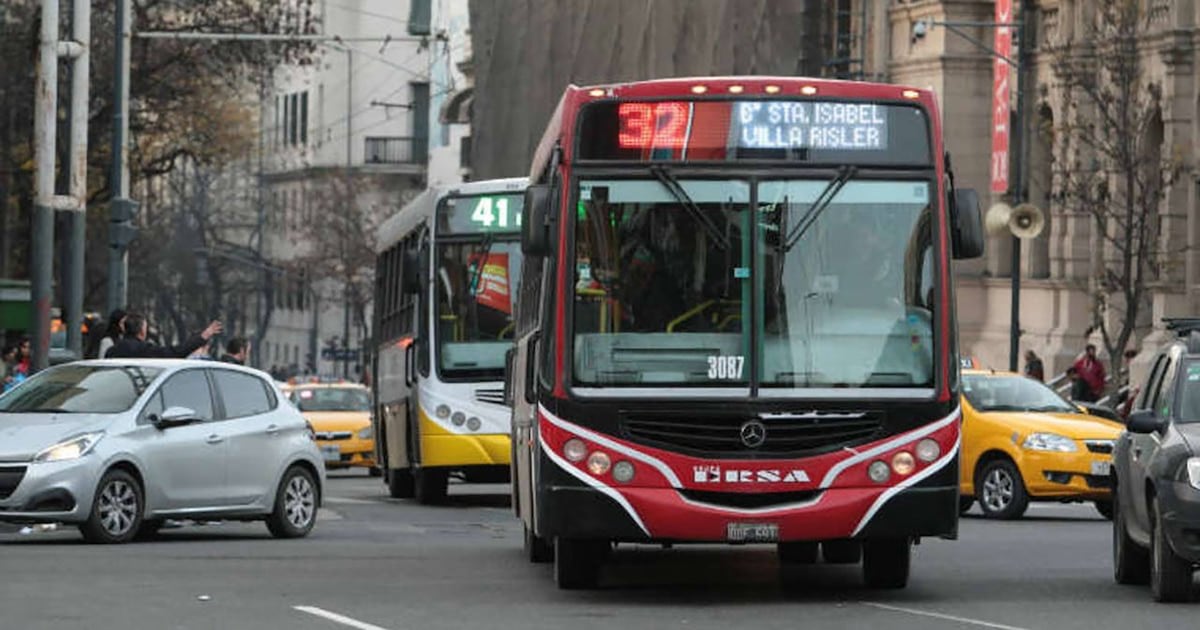 Colectivo en Argentina: la tarifa puede variar hasta cuatro veces según la ciudad y el bolsillo del usuario paga cada vez más