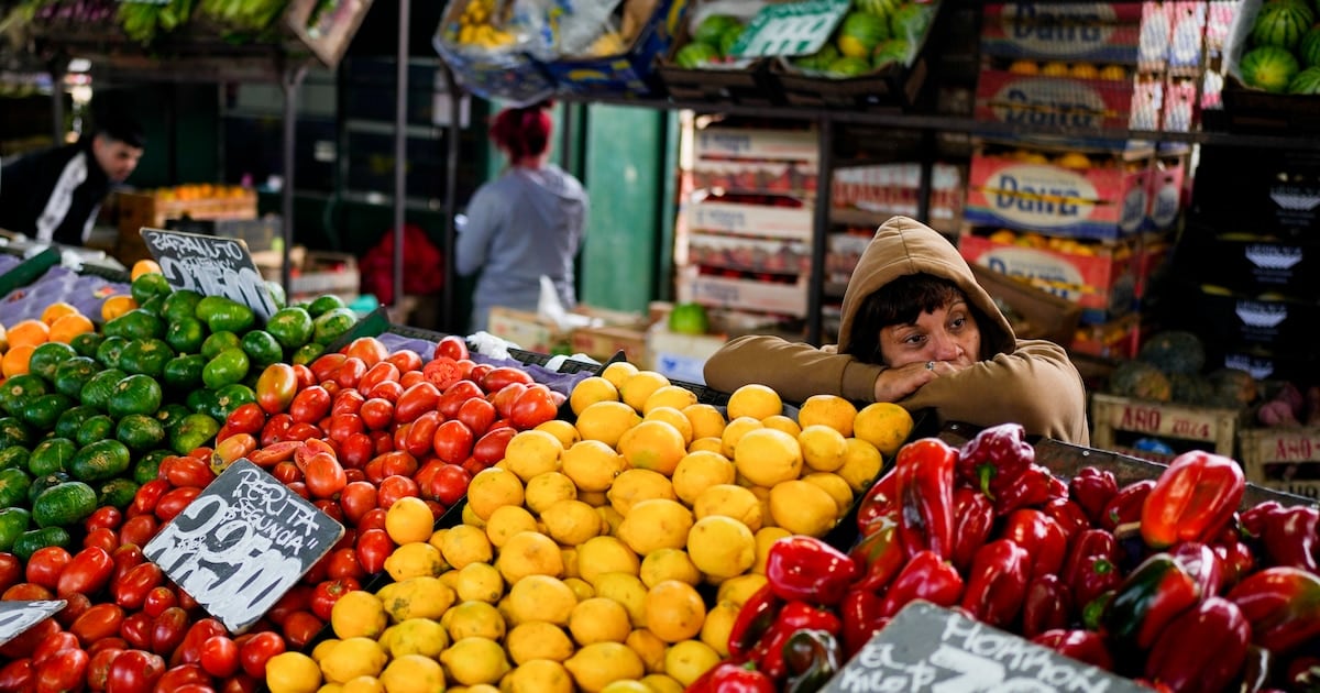 El tomate se desbocó 34,1% y la lechuga retrocedió 11,5%: el mapa de los alimentos en septiembre