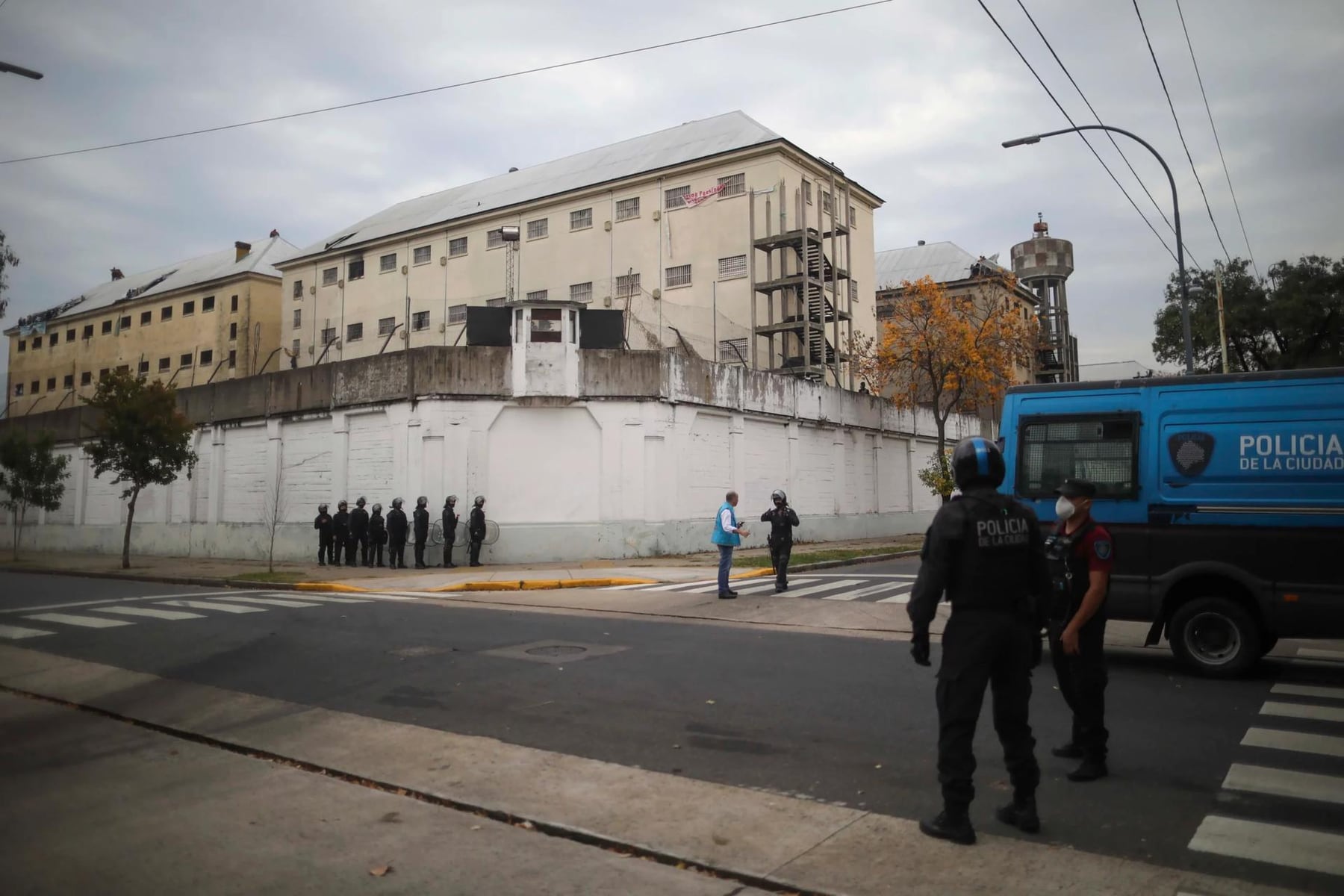 El vaciamiento de Devoto supera el 60% de su población y se topé con reclamos por pertenencias y un habeas corpus rechazado
