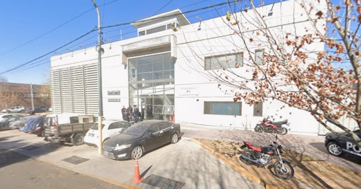 Un oficial de la Policía de Mendoza quedó detenido e imputado por abusar de una reclusa en una comisaría de Godoy Cruz