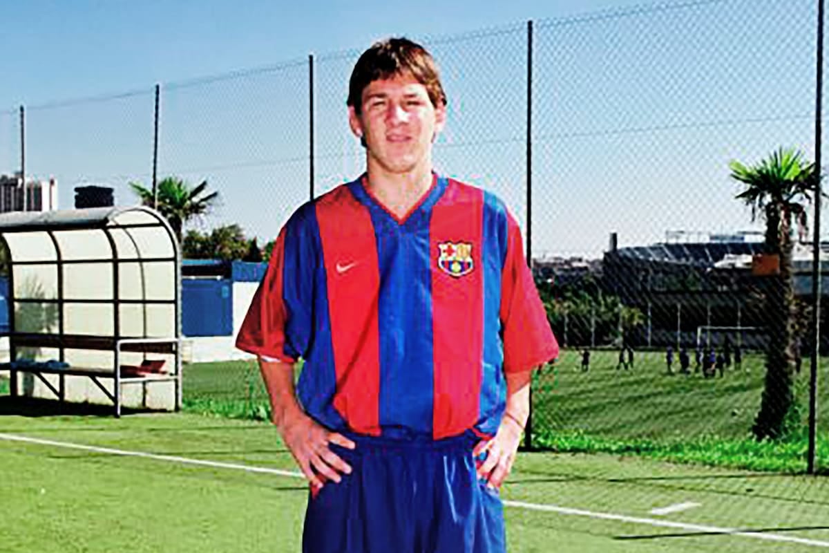 La servilleta que le ganó al expediente: cuando Barcelona dudó de Messi y Rexach pasó por encima de todos