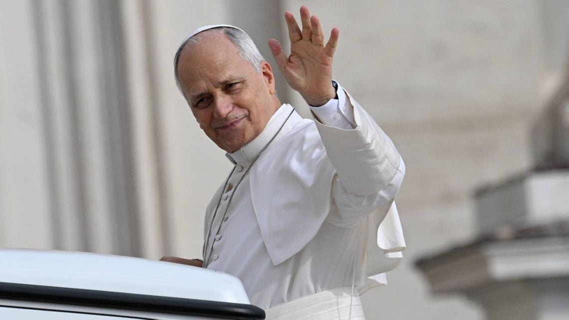 El Papa deja la cama del Gemelli y ya camina, pero el viaje a Buenos Aires sigue dependiendo de una radiografía