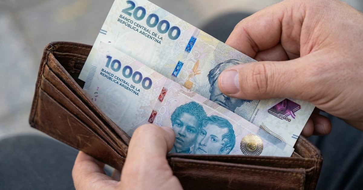 La calle ya le ganó a la encuesta: siete de cada diez argentinos ven la economía en rojo y la mayoría cree que todavía no se toca fondo