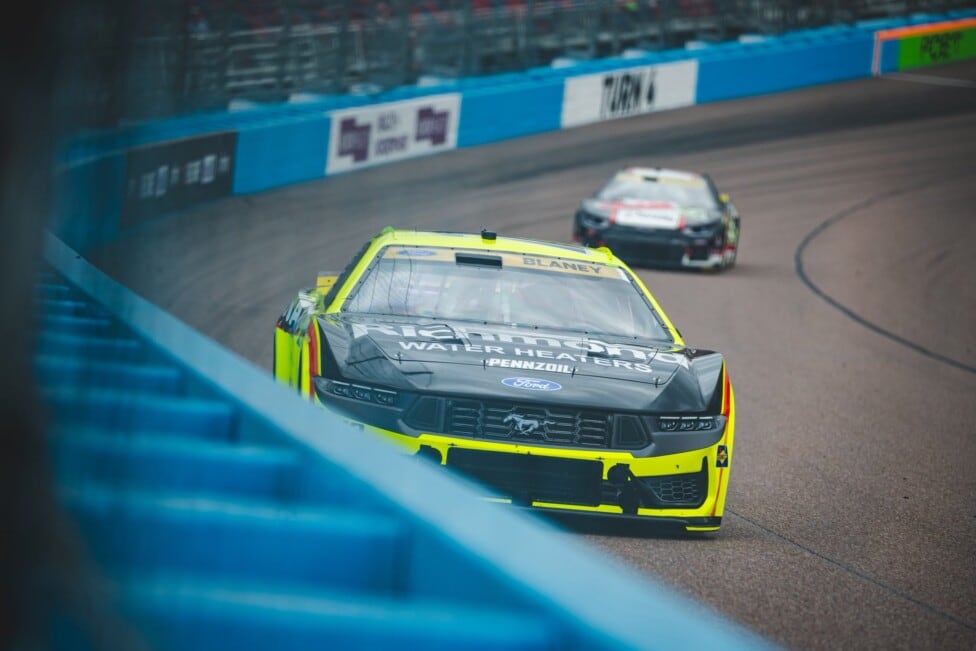 Blaney clavó la pole en Phoenix y Larson se mandó al fondo: el Chase se prende fuego