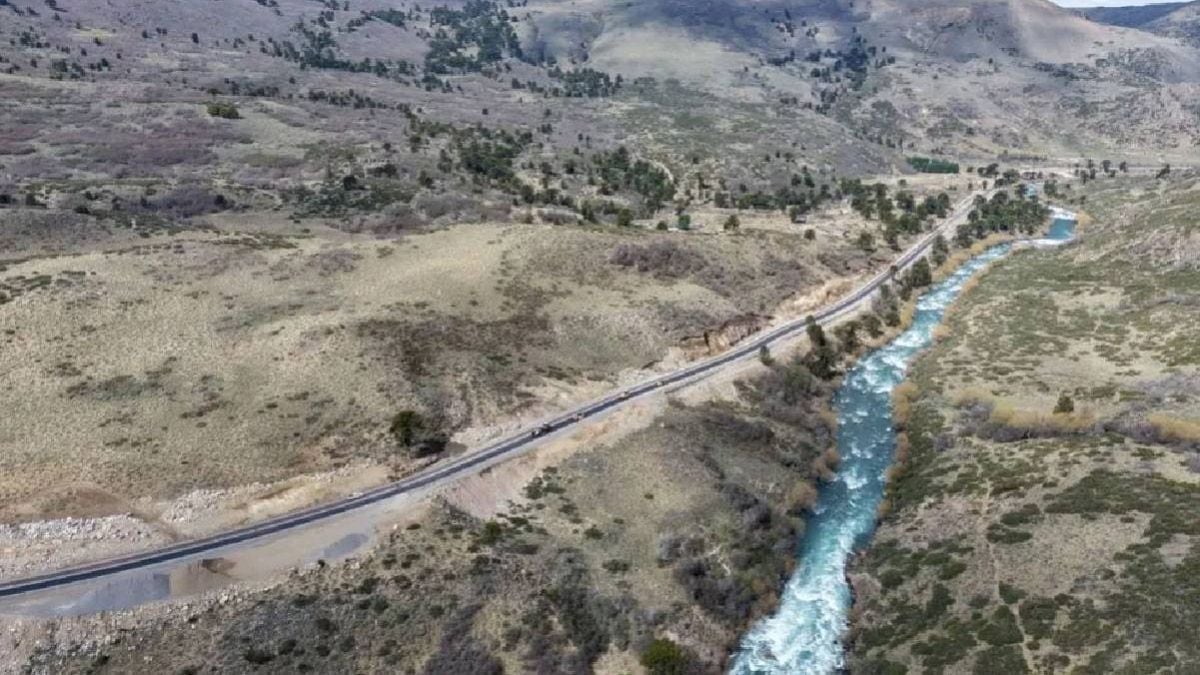 La Ruta 23, el corredor que cruza la Patagonia andina neuquina, queda pavimentada entre Aluminé y Villa Pehuenia
