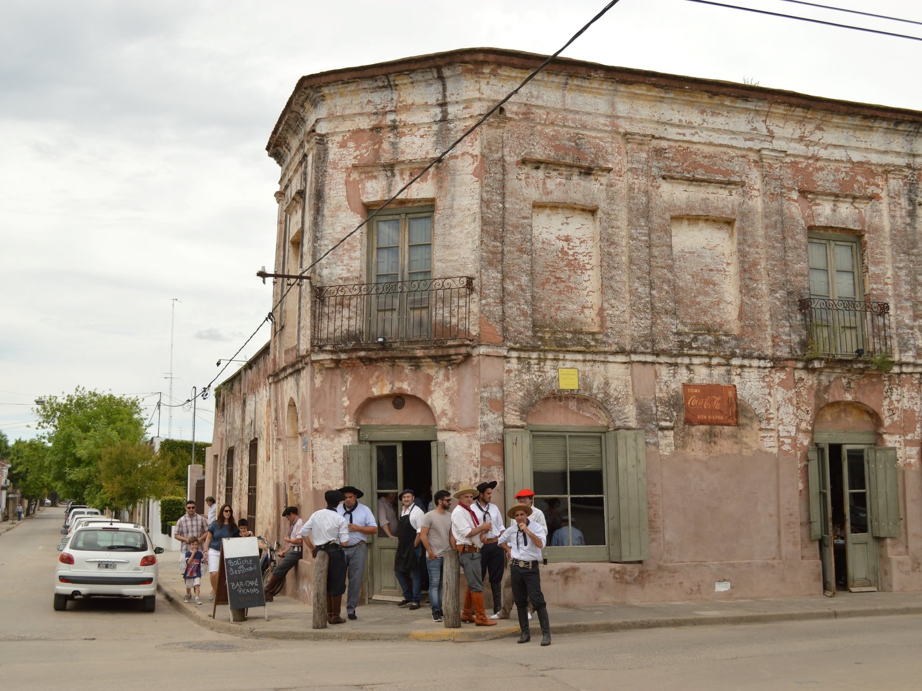 San Antonio de Areco redobla la apuesta con un circuito de oficios artesanales y precios que ya pasan los seis dígitos