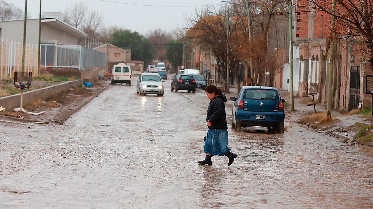 Chau sequía, hola zozobra: cuando el agua vuelve y encuentra todo empapado en Neuquén