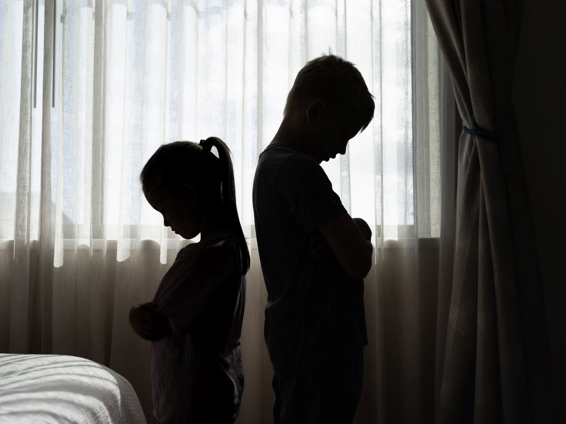 La misma casa, dos infancias: por qué los hermanos guardan recuerdos que no se parecen