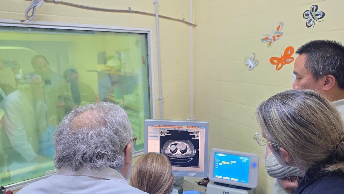 La primera autopsia digital argentina busca respuestas sin abrir el cuerpo